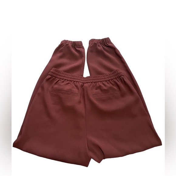 #20. Express Joggers - Picture 2 of 2